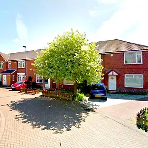New Large 2 Bed Entire Near With Free Parking Apartment