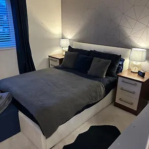 Cosy Double Bedroom In - Access To Shared Kitchen And Shared Conservatory Areas Inc Netflix Homestay